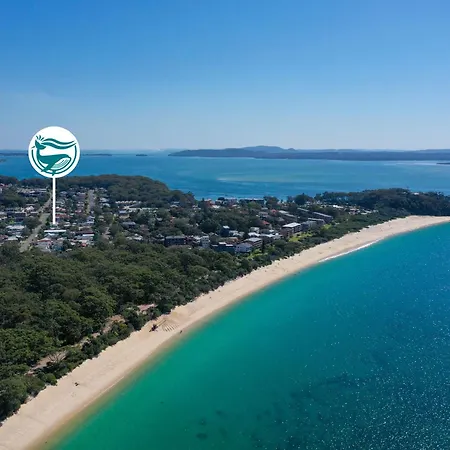 Spacious Modern Walk To The Beach Nelson Bay Exterior photo