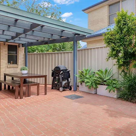 Spacious Modern Walk To The Beach Nelson Bay Exterior photo