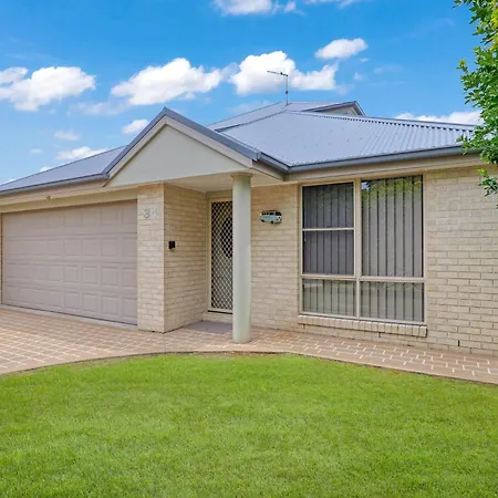 Spacious Modern Walk To The Beach Nelson Bay Exterior photo