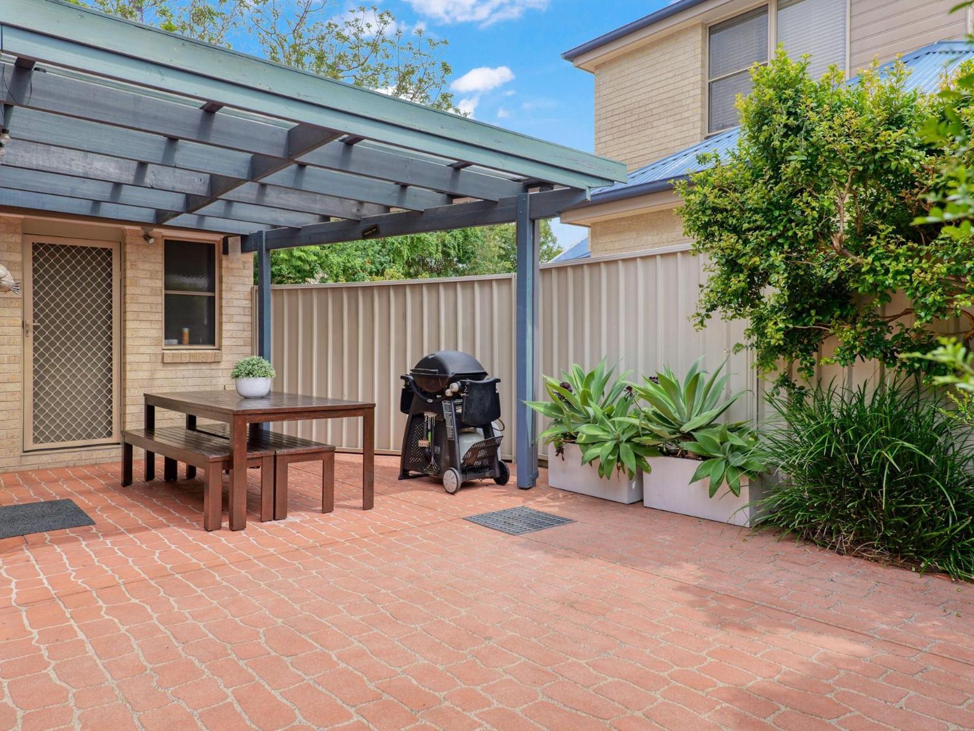 Spacious Modern Walk To The Nelson Bay