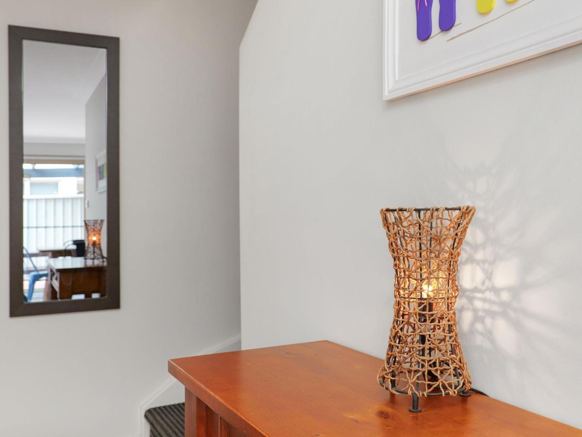 Spacious Modern Walk To The * Nelson Bay