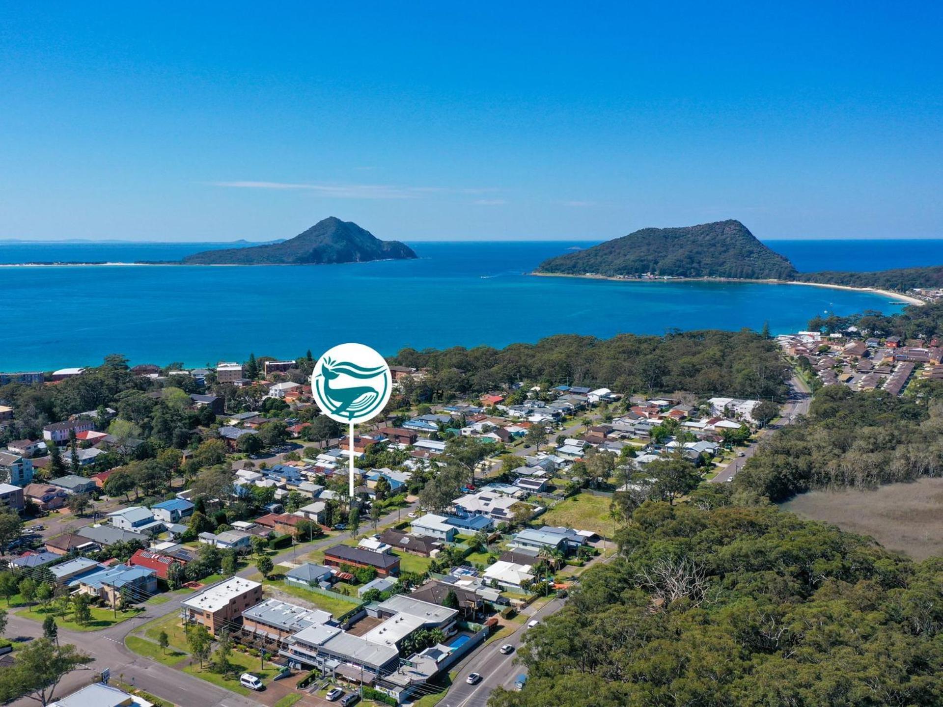 Spacious Modern Walk To The * Nelson Bay