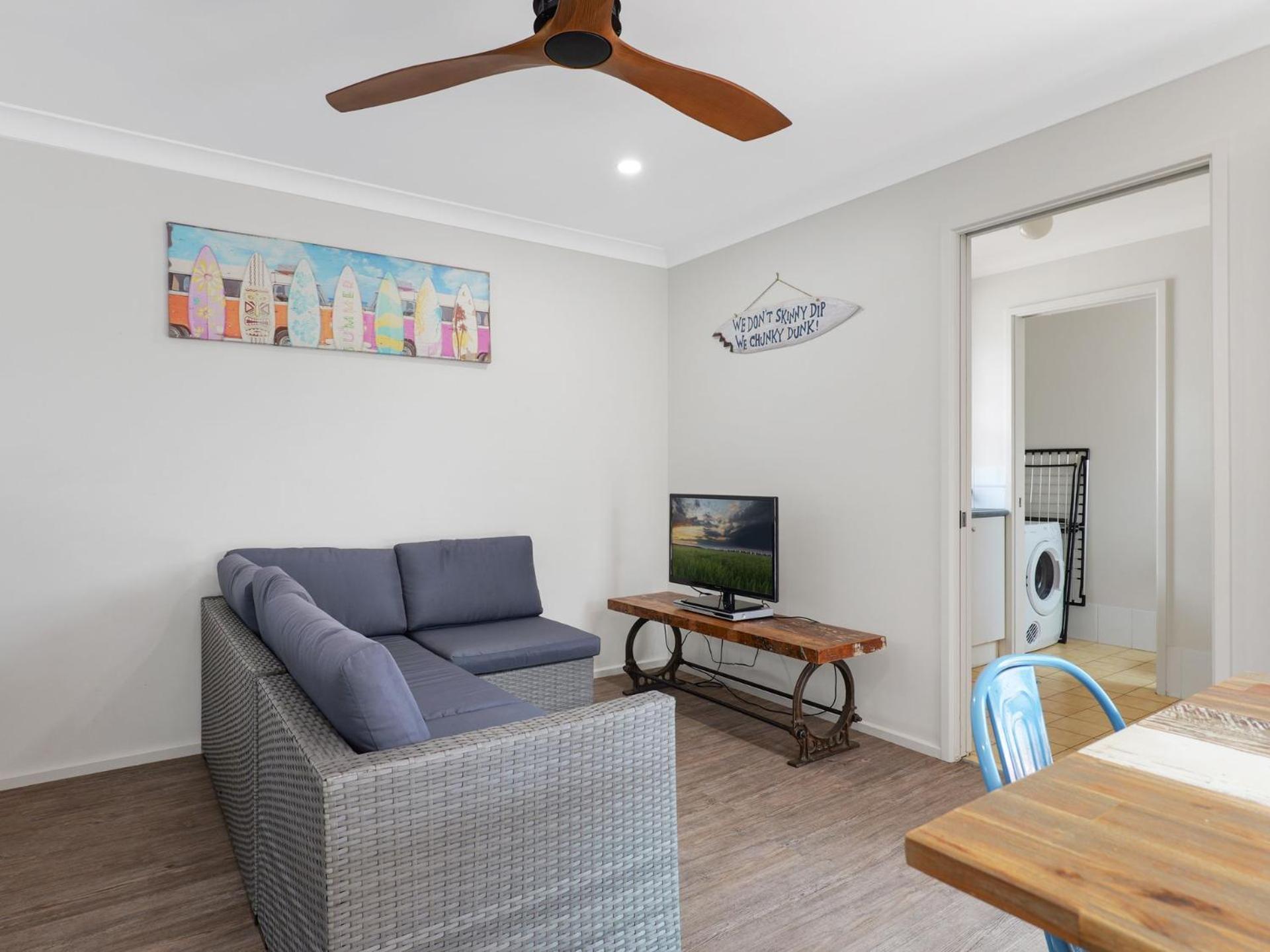Spacious Modern Walk To The